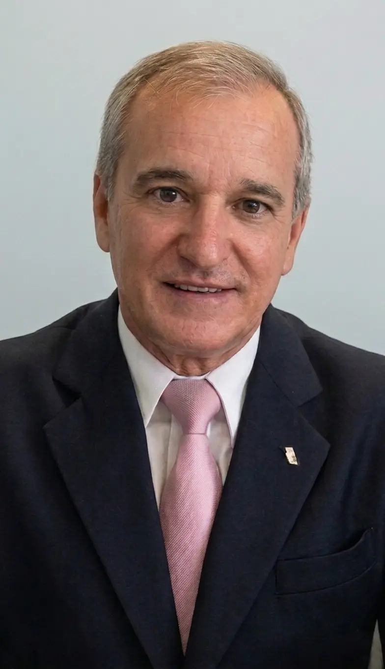 Retrato del Cr. Oscar Arturo Briones Vega, presidente del Consejo Profesional de Ciencias Económicas de Salta durante el período 2009 - 2012 y 2012 - 2015