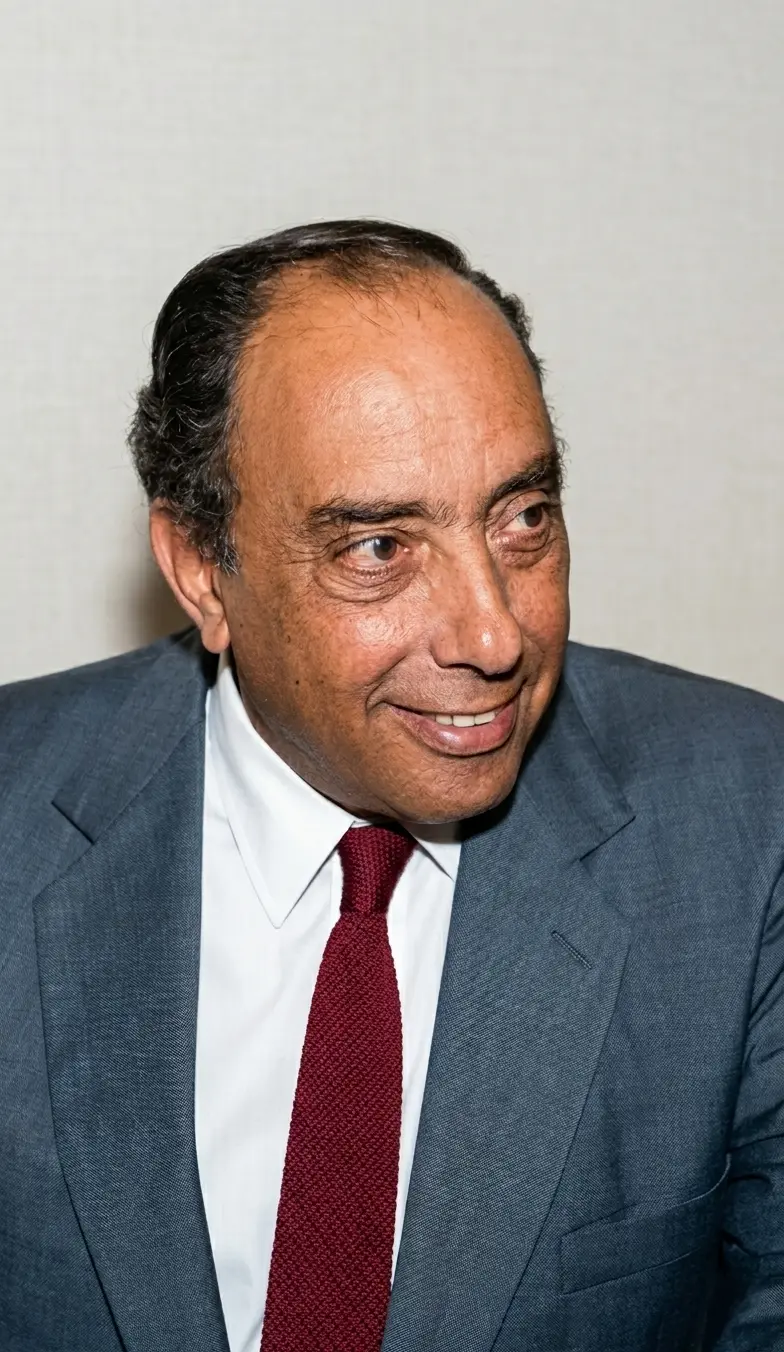 Retrato del Cr. Roberto Dib Ashur, presidente del Consejo Profesional de Ciencias Económicas de Salta durante el período 1977 - 1979 y 1979 - 1981